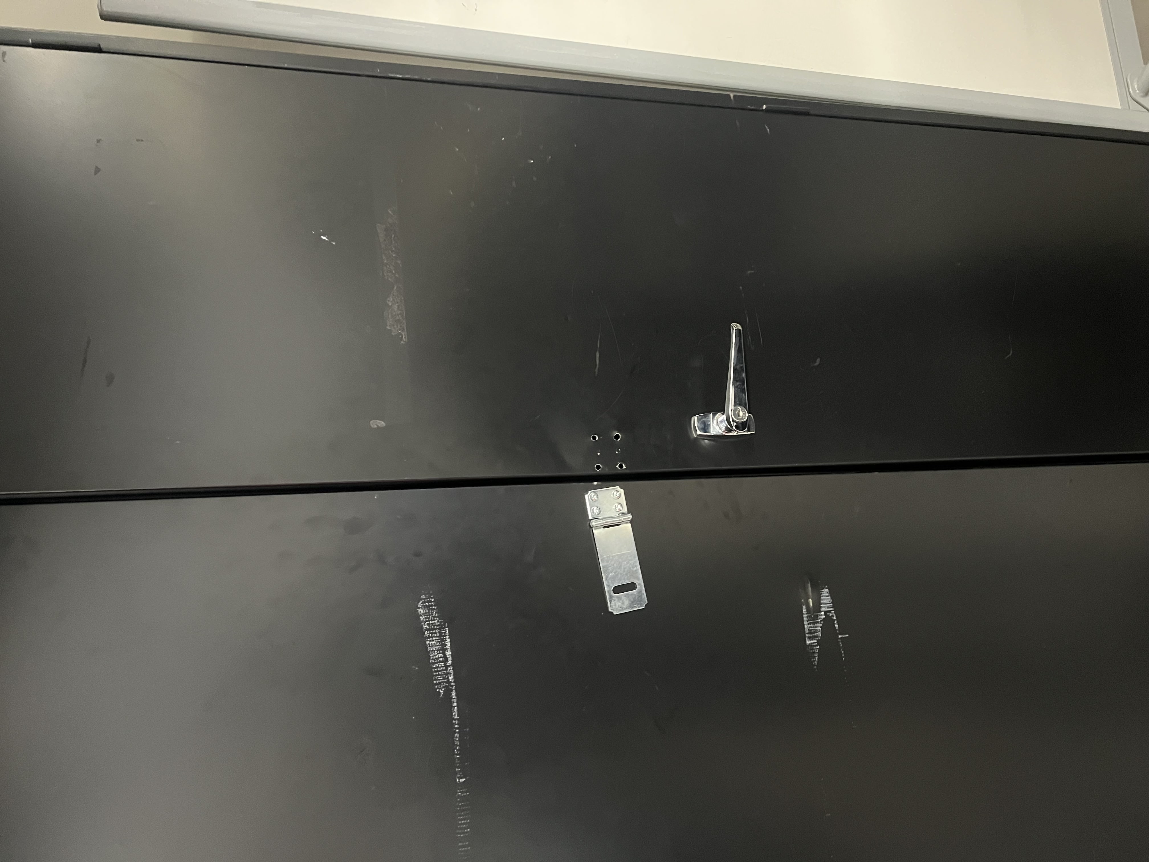 Sound of the cabinet door closing